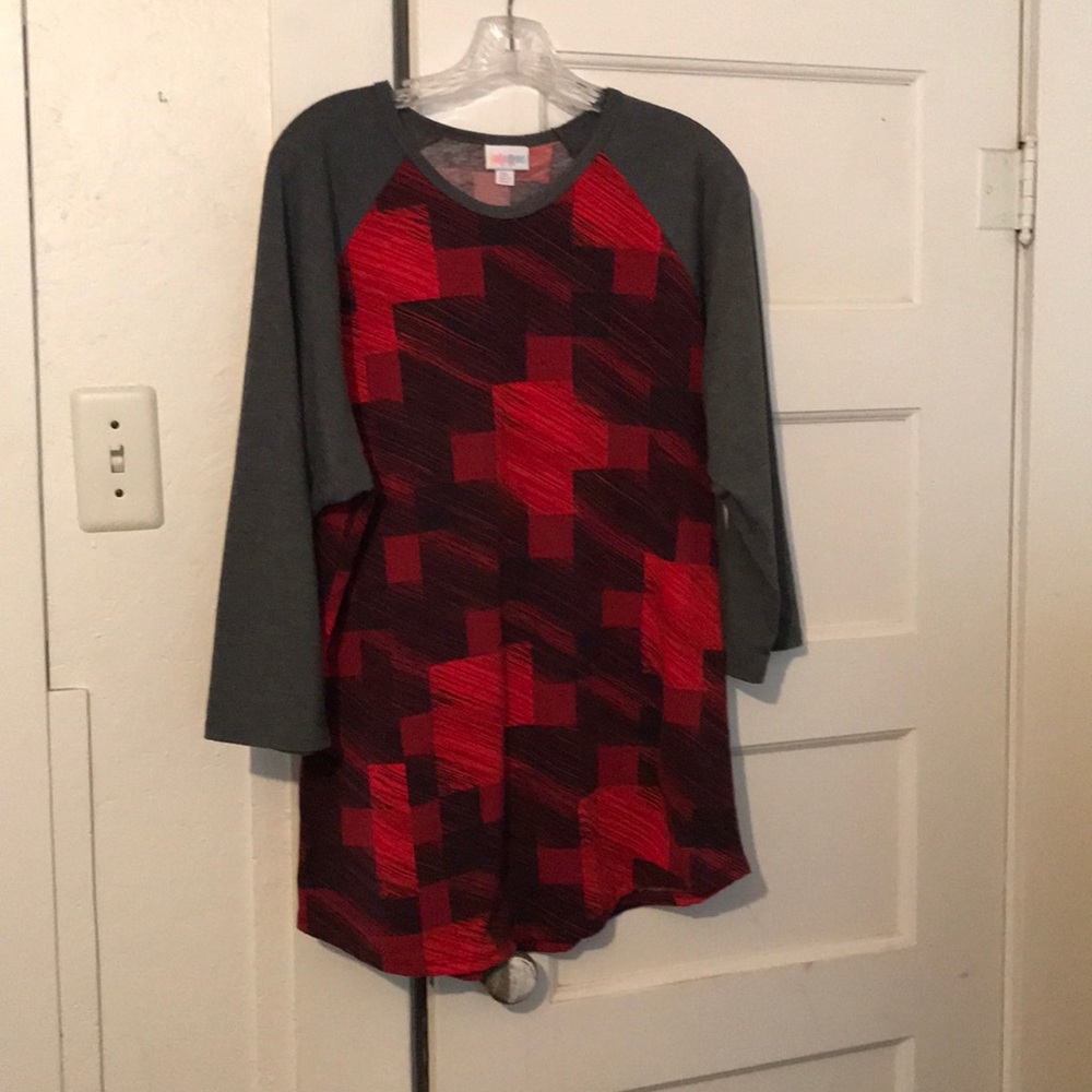 Lularoe Randy tee